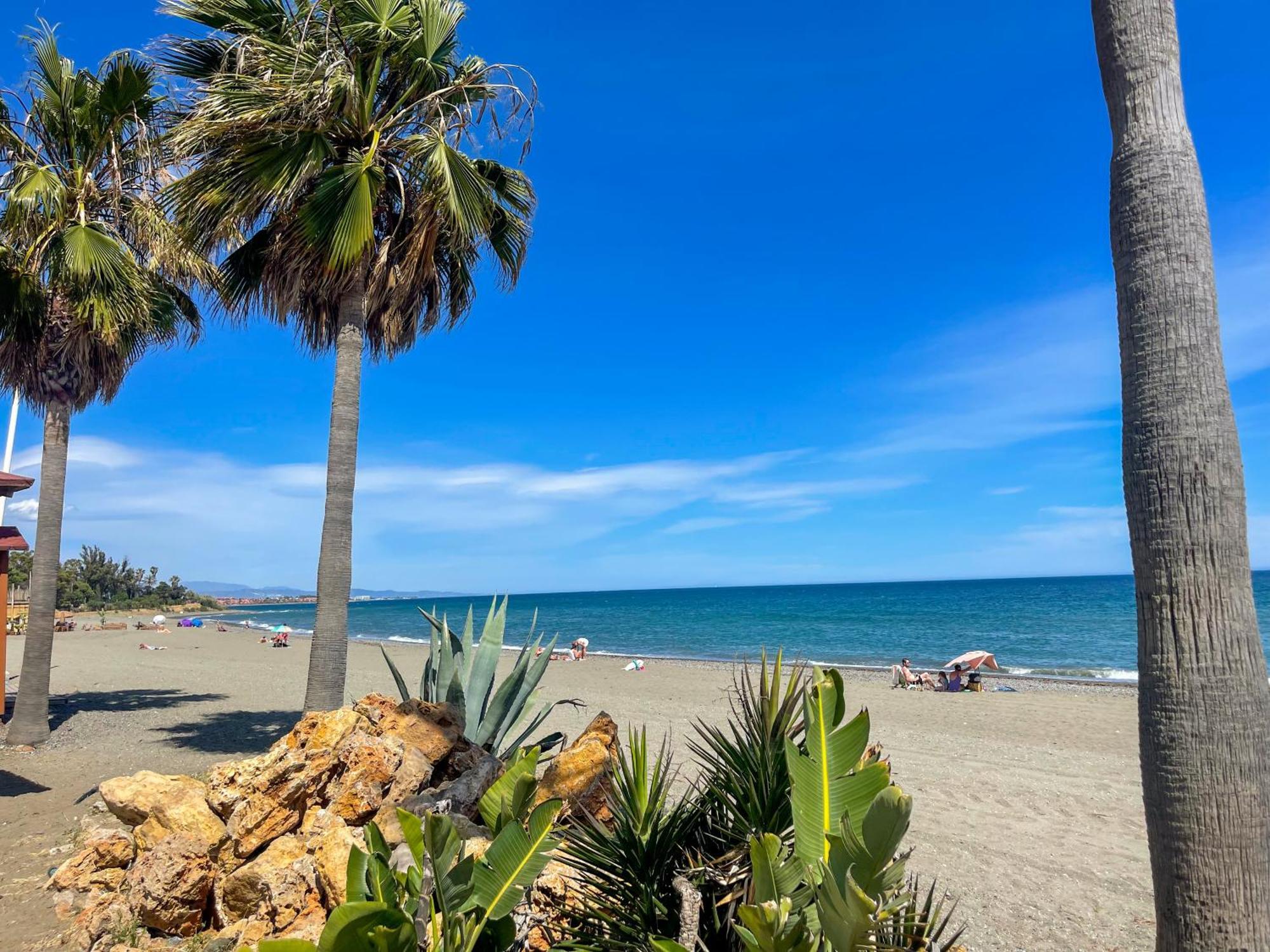 Modern Apartment With Terrace - 2 Min From The Beach Estepona Luaran gambar
