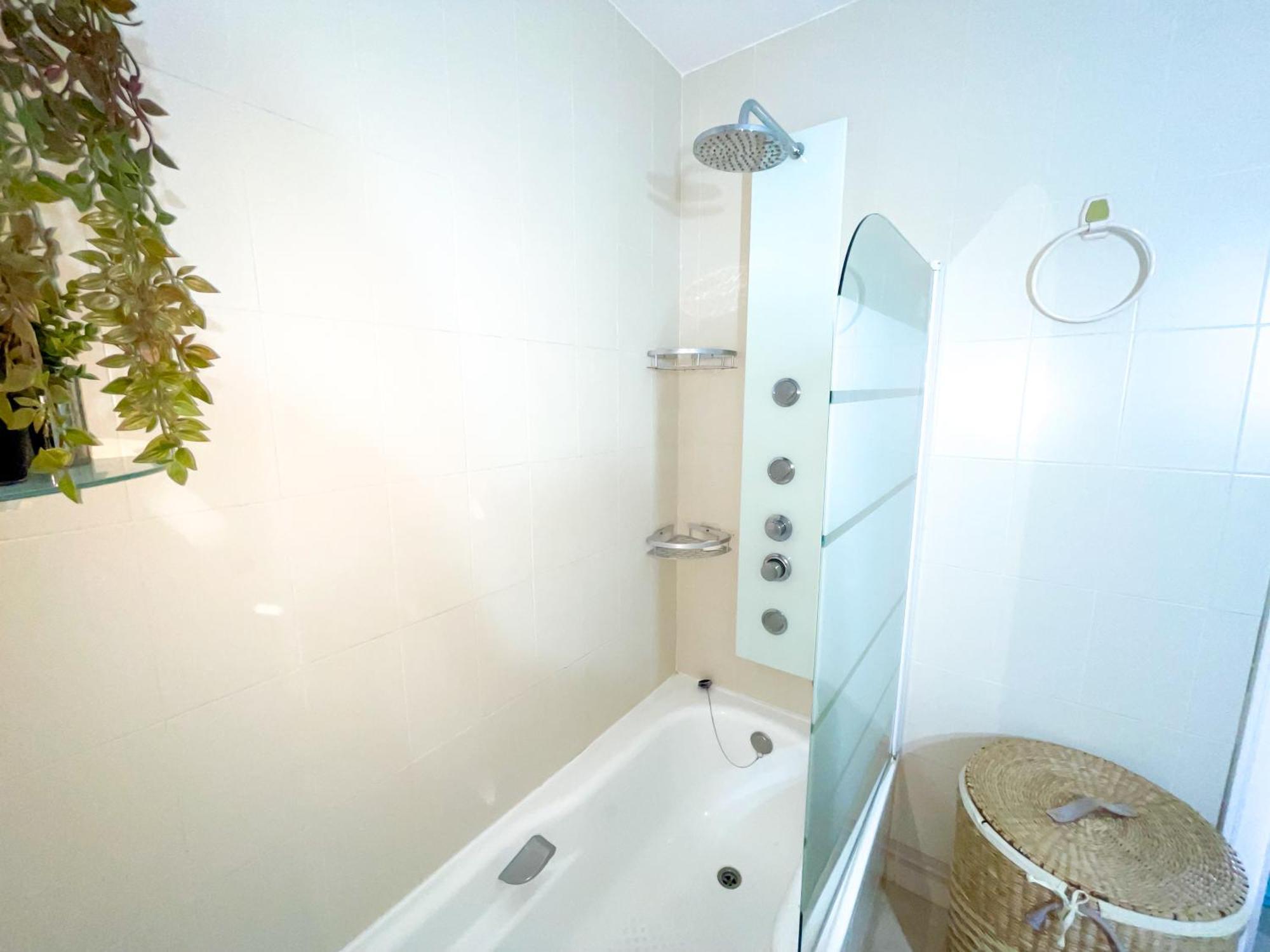 Modern Apartment With Terrace - 2 Min From The Beach Estepona Luaran gambar