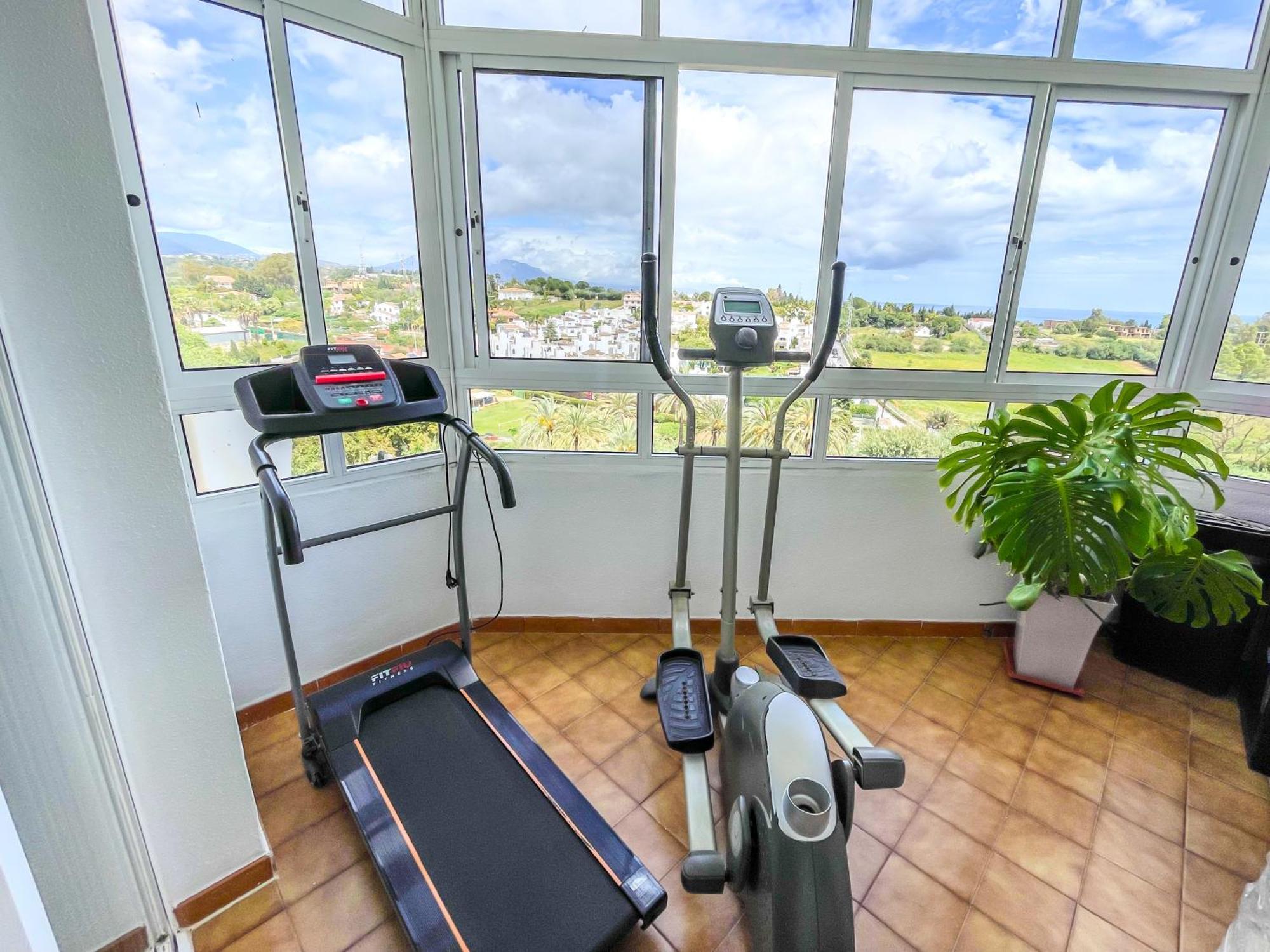 Modern Apartment With Terrace - 2 Min From The Beach Estepona Luaran gambar